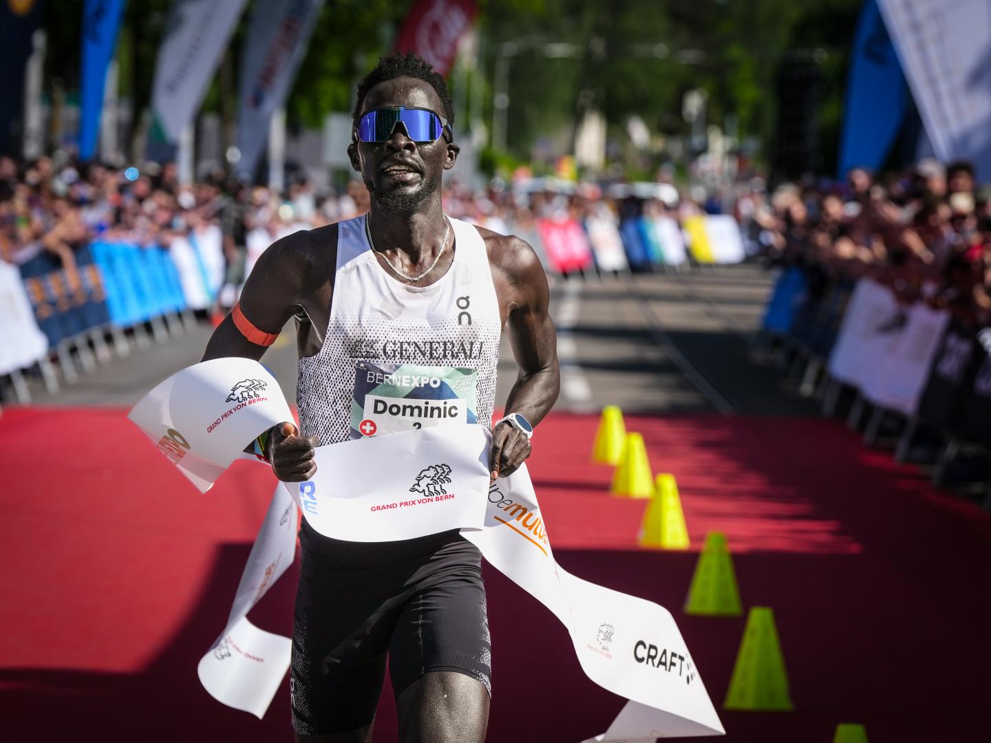 Dominic Lobalu beim Zieleinlauf